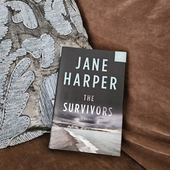 The Survivors by Jane Harper - Picture 2 of 4